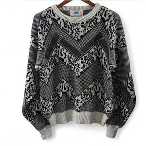 VTG 80s Geometric Patterned Black and White Sweater Size XL